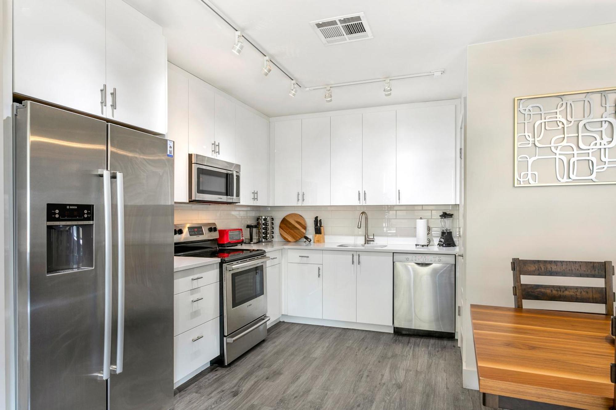 California Building By Hosteeva Appartement